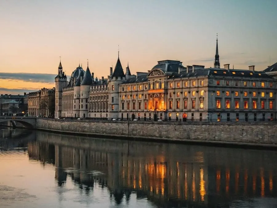 Carte-cadeau-visite-de-la-Conciergerie-de-la-Sainte-Chapelle-a-Paris-2-